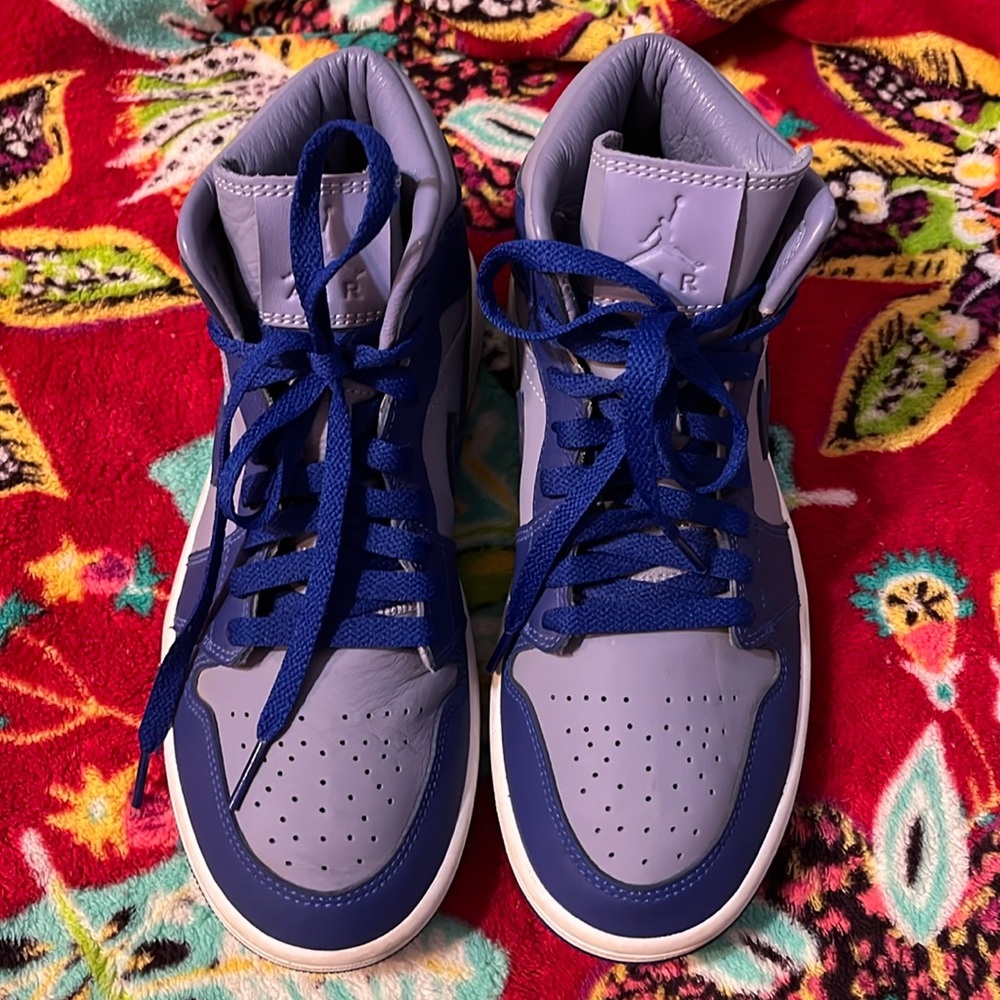 Air Jordan 1 Mid SE, Iron Purple Deep Royal. Size 7